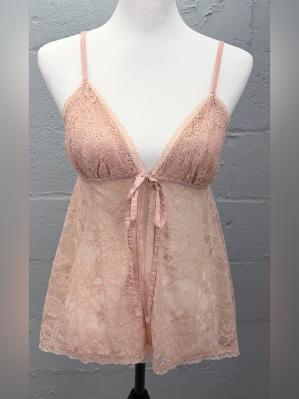 Urban Outfitters Women's Roxie Sheer Lace Flyaway Tie Front Cami Size Medium